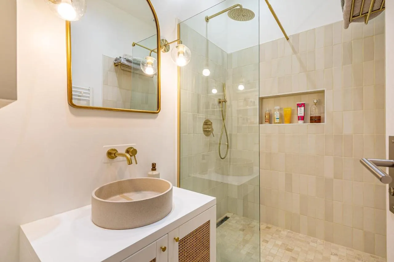 פריז Guestready - Beautiful Apartment With A Terrace 0*,  צרפת